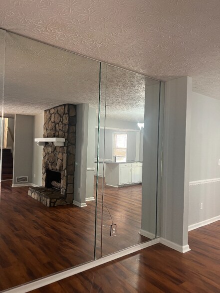 Building Photo - 1675 Oak Ridge Way NW