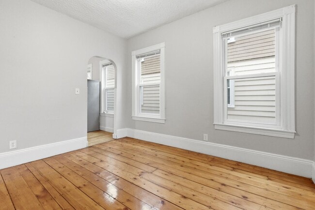 Building Photo - 35 Oakland St