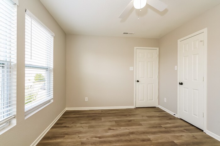 Building Photo - 3098 W Meadowbend Ln