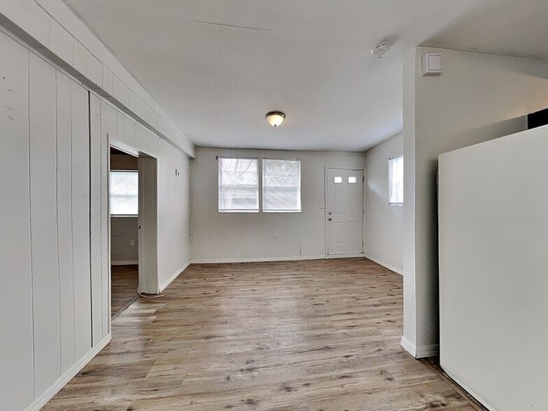 Building Photo - 307 S Montgomery Ave