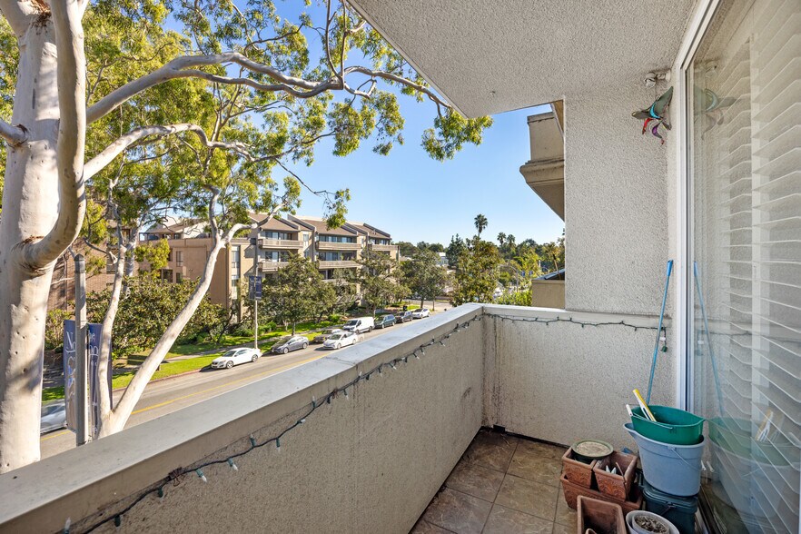 Building Photo - 2301 S Beverly Glen Blvd