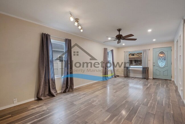 Building Photo - Kellogg Mid-Term Rental: Charming 3 Bed 1 Bath Home with Fenced Yard – Ends June 30!