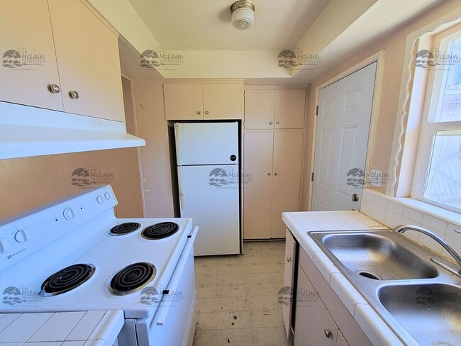 Building Photo - 2B/1B Home in Fallbrook!