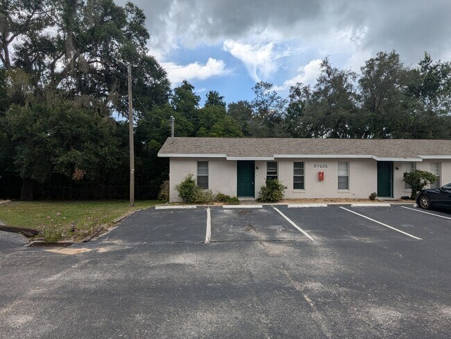 Building Photo - 37232 Clinton Ave