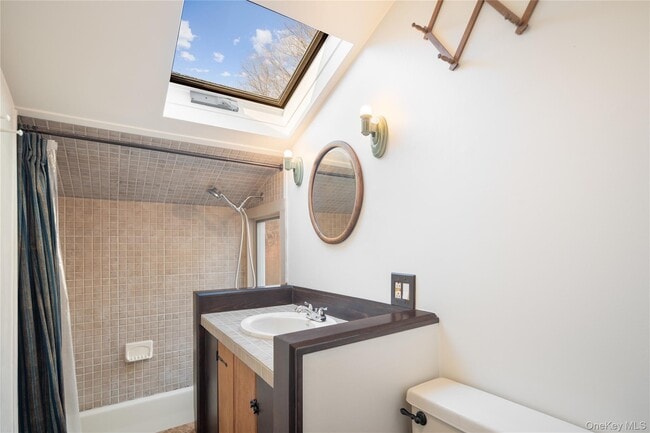 Building Photo - 689 S Mountain Rd