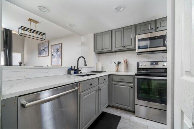 Building Photo - 20 Finch Trl NE