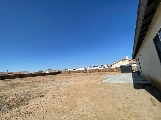 Building Photo - Apple Valley Home in The Vineyards- 3 Bedrooms, 2 Bathrooms, 2 Car Garage, New Flooring