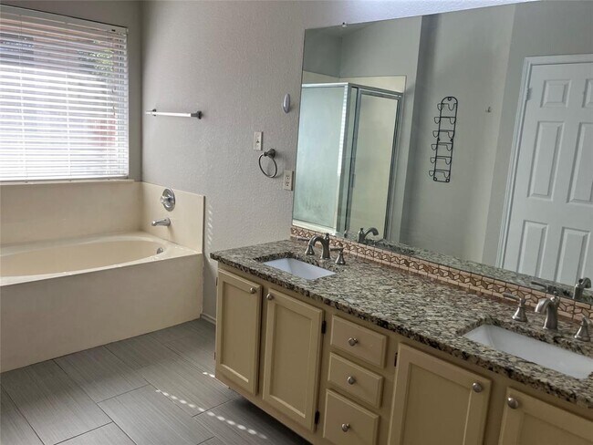 Building Photo - 1209 Wood Creek Dr