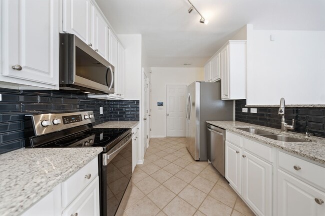 Building Photo - 3 Bed, 2.5 Bath House in Prime Durham Location
