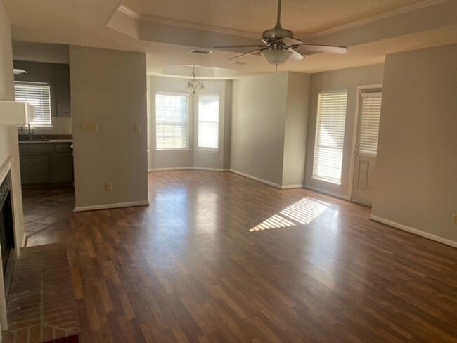 Building Photo - 3 bedroom, 2 bath; County Schools!