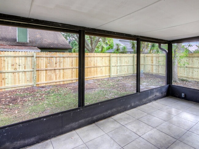 Building Photo - 439 E Springtree Way