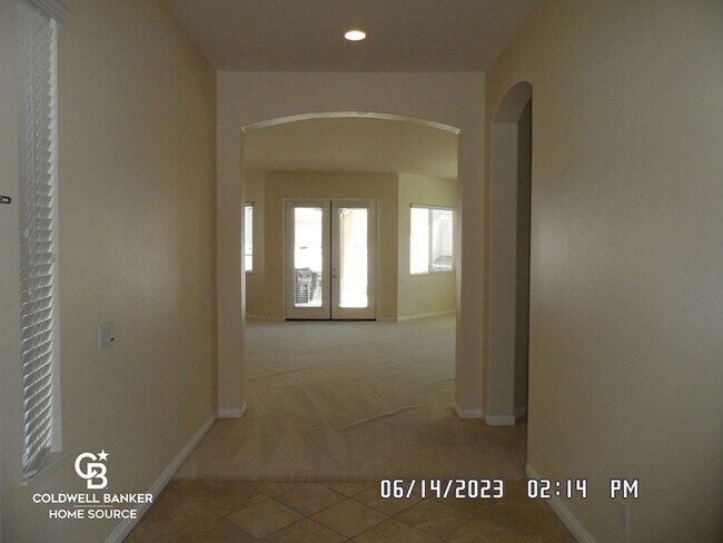 Building Photo - Sun City 55+ Gated Community, Golf Course, Clubhouse, 2 Bedroom, 2.5 Bathrooms, 2.5 Car Garage, 2...