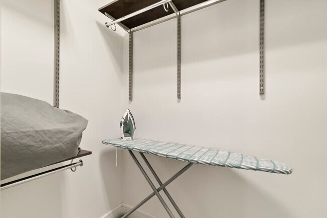 Building Photo - 101 Bowen St