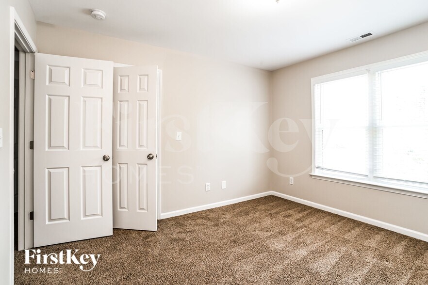 Building Photo - 1113 Boxelder Ln