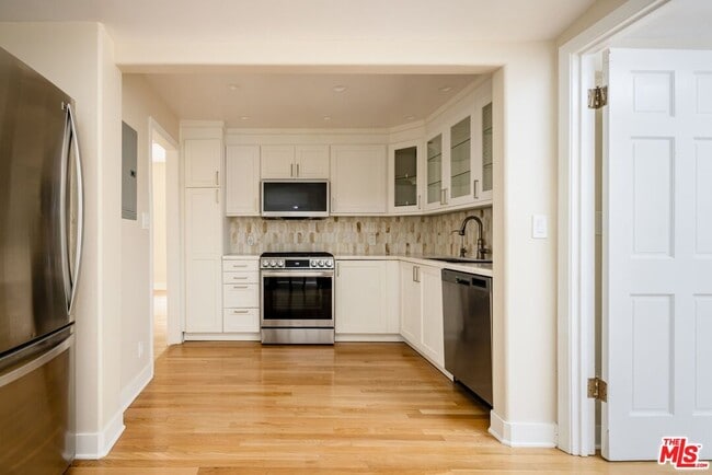 Building Photo - 8330 Lookout Mountain Ave