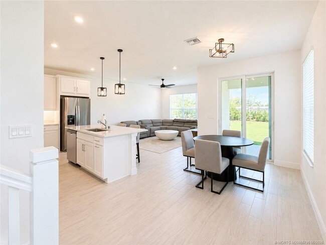 Building Photo - 3583 NW Solange Ct