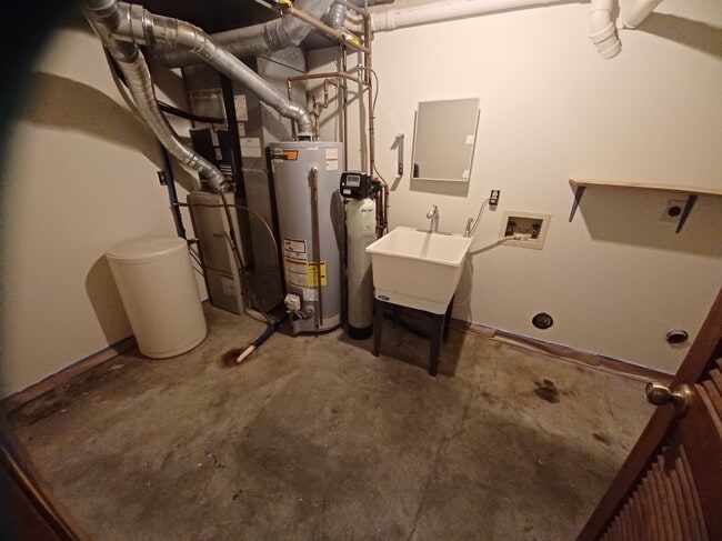 Building Photo - 4130 S 58th St