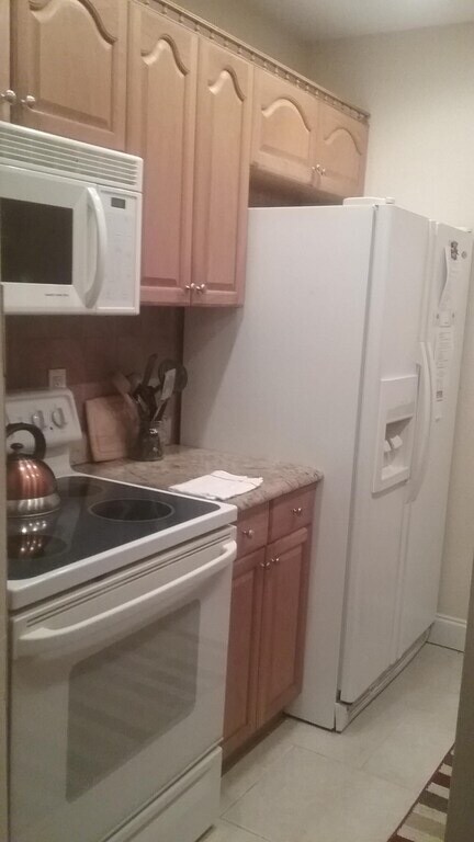 Building Photo - 165 Medallion Blvd