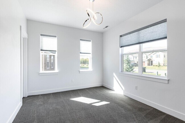 Building Photo - Stunning Modern Home in Charming Midway – ...
