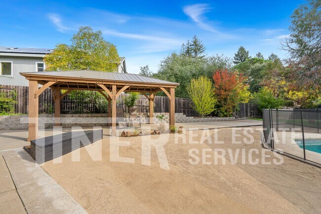 Building Photo - 3065 Cerro Cir