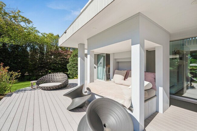 Building Photo - 8 Heller Ln