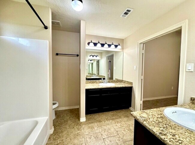 Building Photo - 114 Shayan Ct