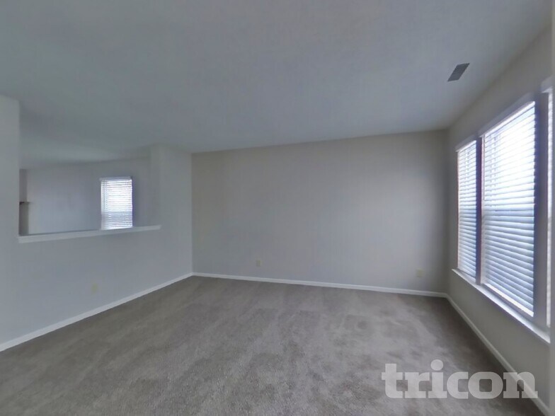 Building Photo - 9986 Split Rock Way