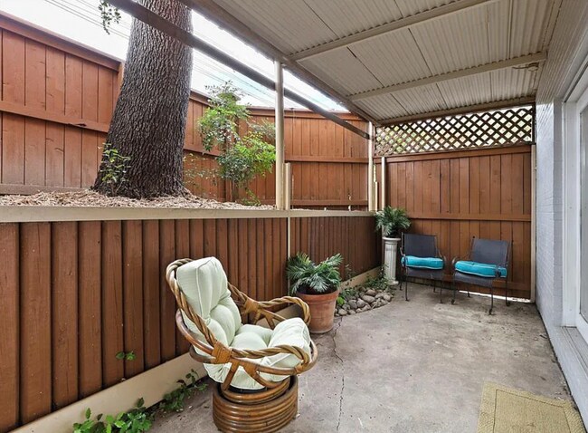 Building Photo - 7829 Royal Ln