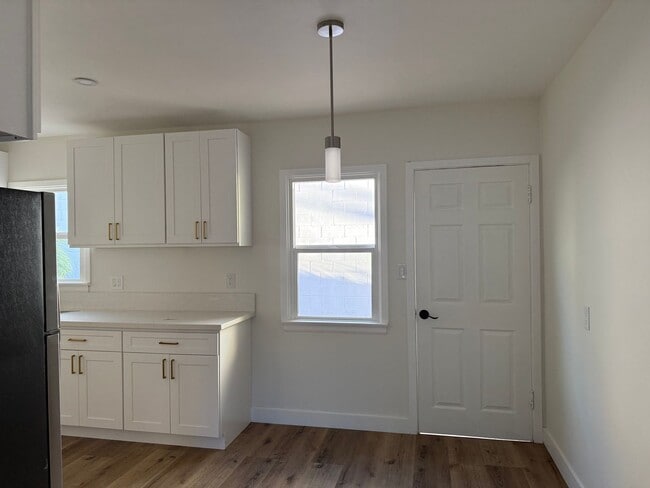 Building Photo - 415 S Main St