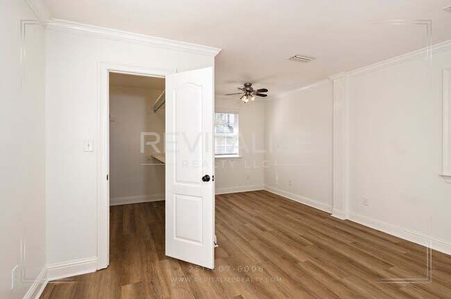 Building Photo - Beautifully Remodeled 4 Bed / 2 Bath Home near Airport Blvd