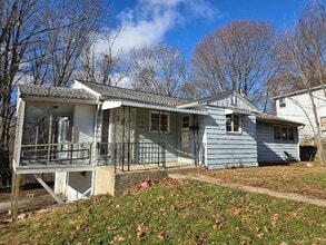 Building Photo - 401 Farmington Ave