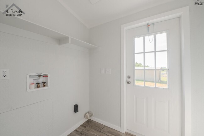 Building Photo - 106 S Pacific Ave