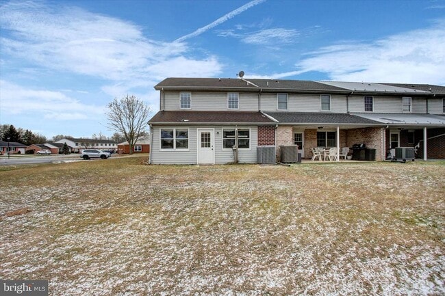 Building Photo - 2367 McCleary Dr