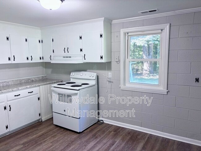 Building Photo - 3120 Tuckaway Dr