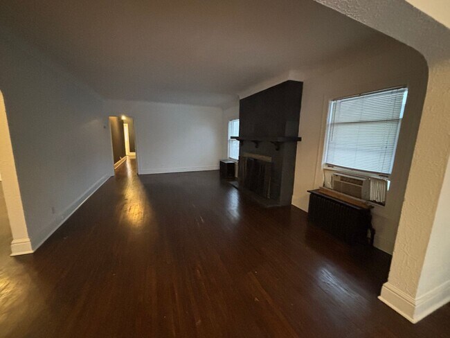 Building Photo - 1067-1069 Saint Clair Avenue