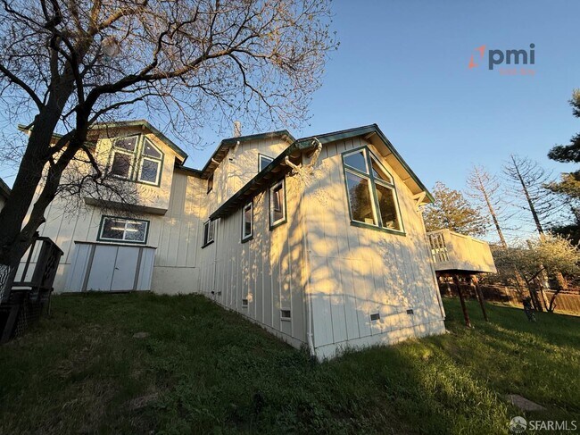 Building Photo - 539 Palms Dr