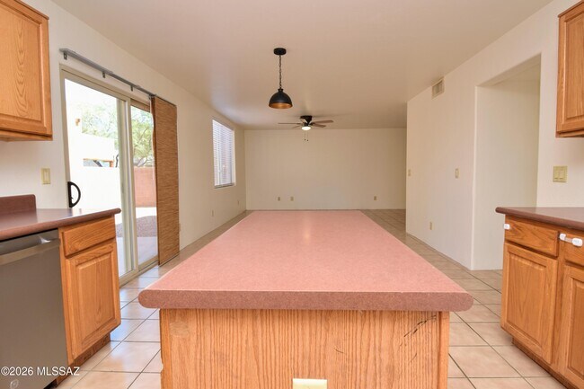 Building Photo - 2926 N Cardell Cir