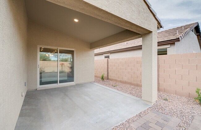Building Photo - 1740 E Fontana Dr