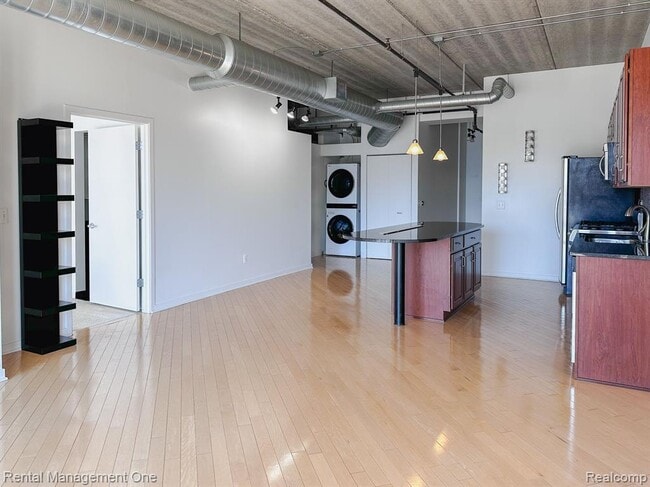 Building Photo - 101 Curry Ave