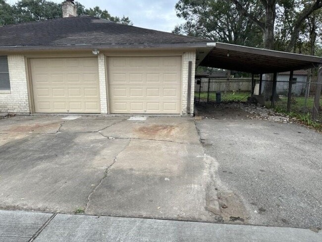 Building Photo - 803 Golf Ct