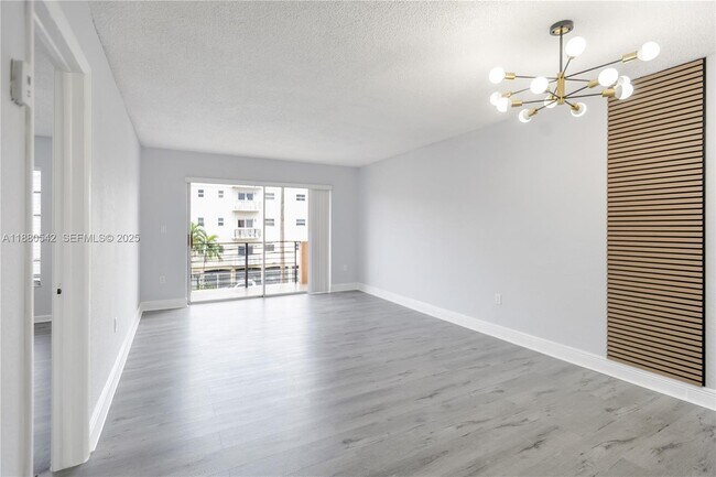 Building Photo - 365 NE 125th St