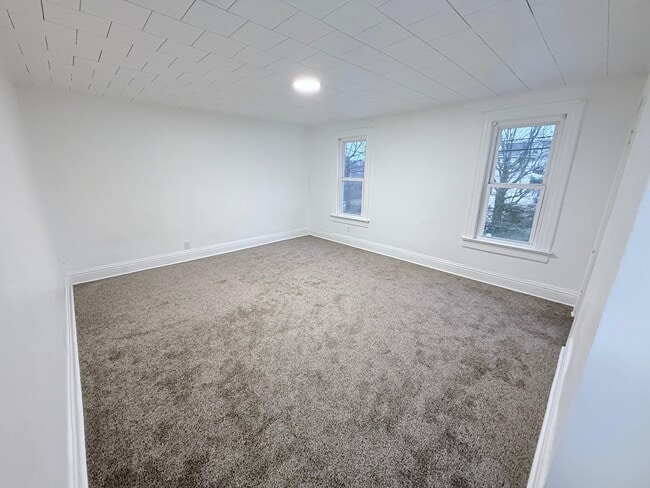 Building Photo - 537 McCully St