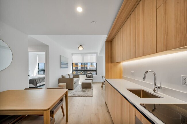 Building Photo - 225 N Miami Ave