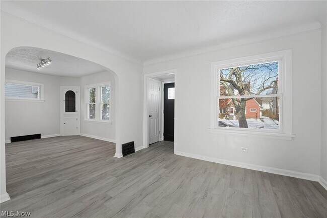 Building Photo - 3406 Henderson Rd