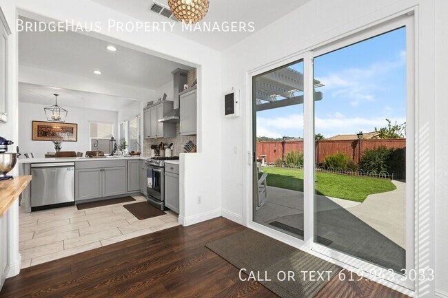 Building Photo - 10252 Oak Spur Way