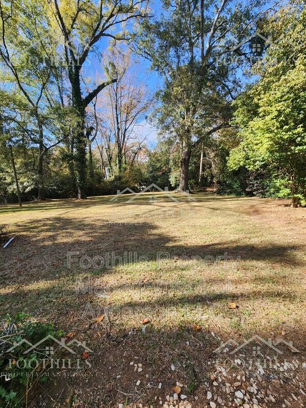 Building Photo - 1917 Inman Dr