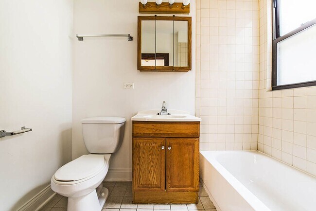 Building Photo - 6458 S Fairfield Ave Chicago, IL 60629