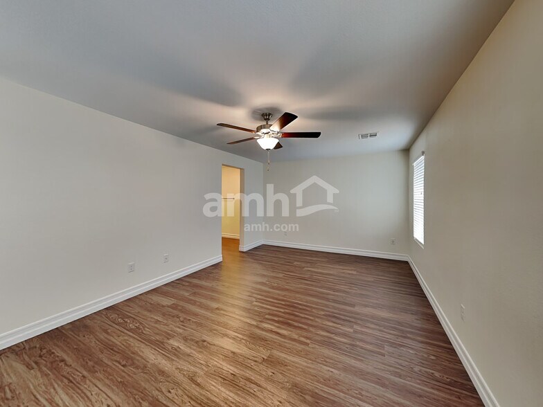 Building Photo - 5855 Petronius St