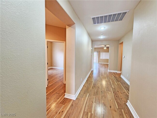 Building Photo - 5561 Carrara Pointe St