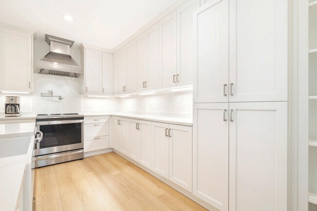 Building Photo - 438 38th St